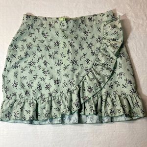 Pretty Little Thing ruffle skirt